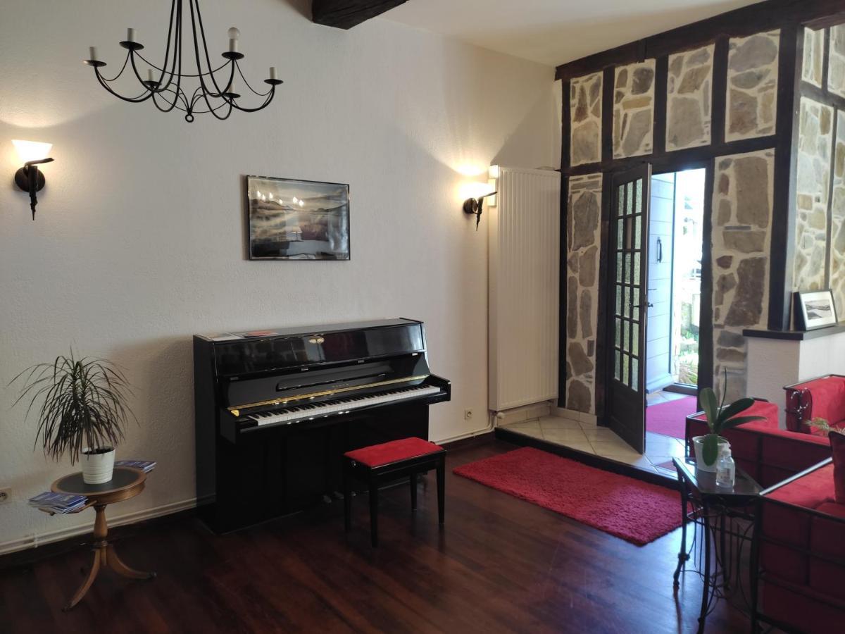 B&B Amphitryon Oloron-Sainte-Marie Esterno foto